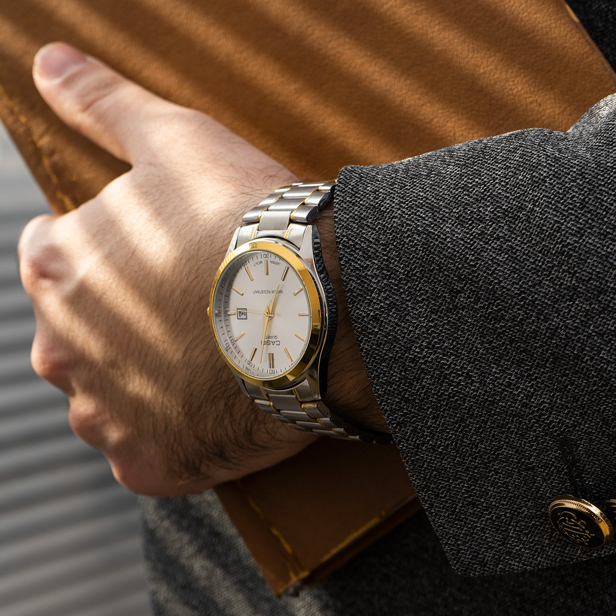 ساعت عقربه ای نقره ای طلایی صفحه سفید Casio مدل Edmon