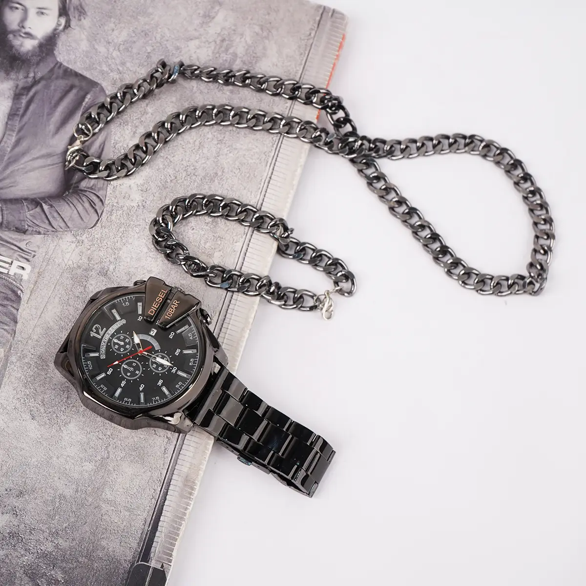 ست ساعت مچی مردانه مشکی صفحه مشکی مدل U700  دستبند و گردنبند کارتیه رنگ دودی